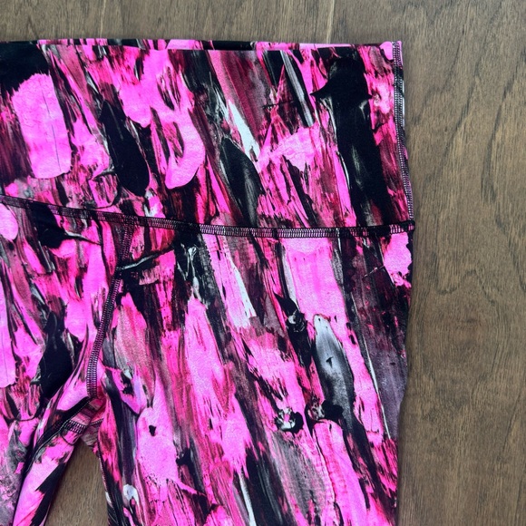 Lululemon Leggings in Pink and Black - Picture 4 of 10
